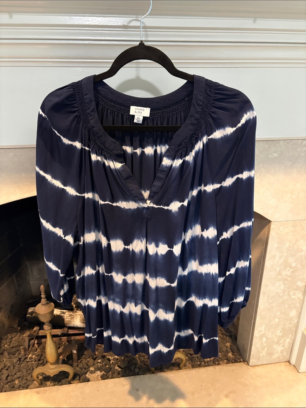 crown & ivy Navy and White Tie-Dye Peasant Top